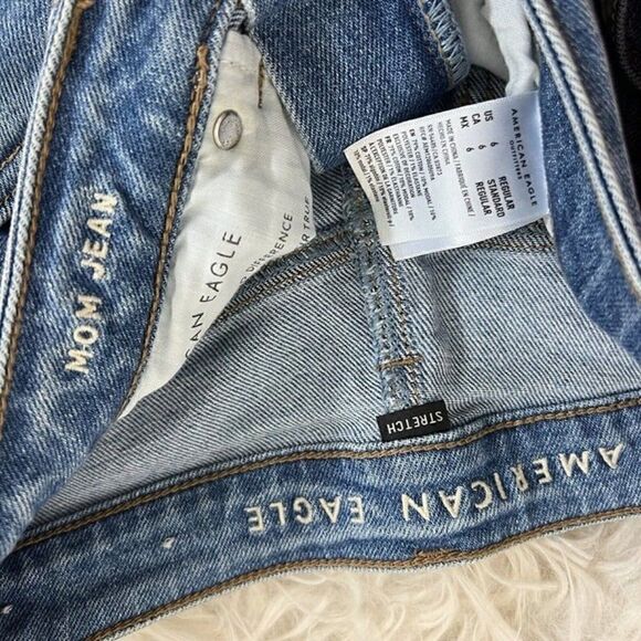 American Eagle Women's Mom Jean Super High Rise Stretch Medium Blue Size 6 - Picture 5 of 9